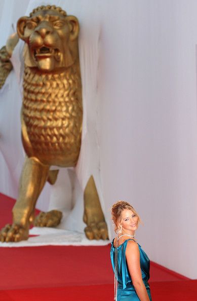 Jennifer-Lawrence-65th2BVenice2BFilm2BFestival2BBurning2BPlain2BPremiere2B0QuRNi20Y9wl.jpg