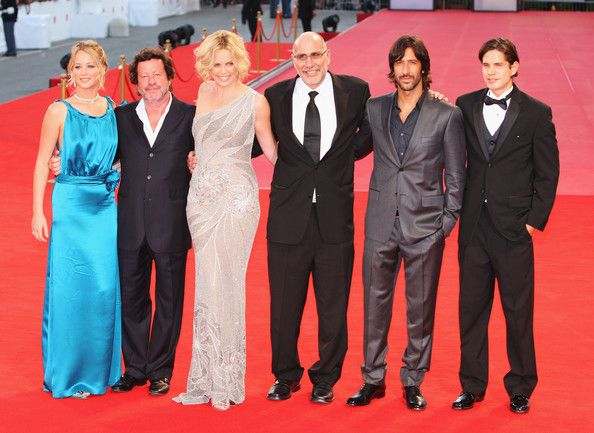 Jennifer-Lawrence-65th2BVenice2BFilm2BFestival2BBurning2BPlain2BPremiere2BNKwd_iAUjr9l.jpg