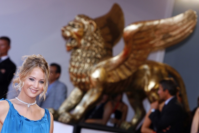 46415-jennifer-lawrence-2008-08-29-the-burning-pla.jpg