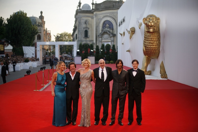 47968-jennifer-lawrence-2008-08-29-the-burning-pla.jpg