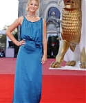 Jennifer-Lawrence-Burning2BPlain2BPremiere2BVenice2B22BI8I5Gdopunvl.jpg