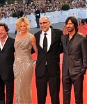 jennifer_lawrence-3531218-hires_1200_1200_102400.jpg