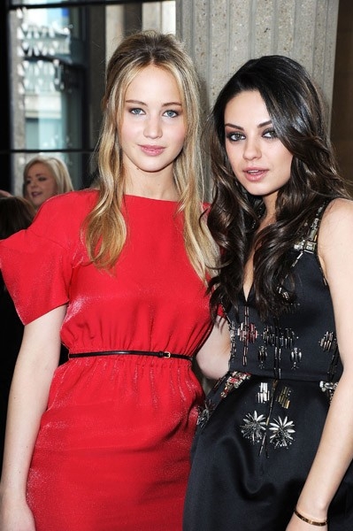 Jennifer_Lawrence_at_the_Miu_Miu_Fashion_Week_Fashion_Show_in_Paris_001.jpg