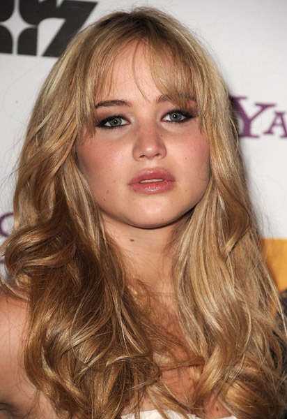 Jennifer_Lawrence_recieving_an_award_at_the_14th_Annual_Hollywood_Awards_Gala_03.jpg