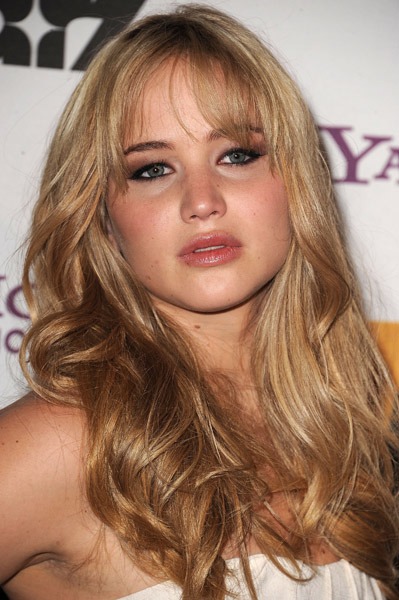 Jennifer_Lawrence_recieving_an_award_at_the_14th_Annual_Hollywood_Awards_Gala_04.jpg