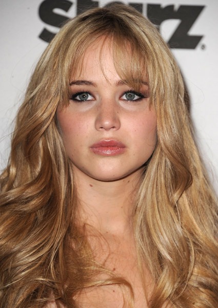 Jennifer_Lawrence_recieving_an_award_at_the_14th_Annual_Hollywood_Awards_Gala_07.jpg