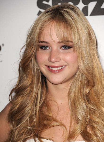 Jennifer_Lawrence_recieving_an_award_at_the_14th_Annual_Hollywood_Awards_Gala_19.jpg