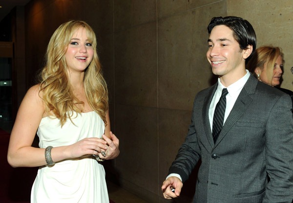 Jennifer_Lawrence_recieving_an_award_at_the_14th_Annual_Hollywood_Awards_Gala_47.jpg