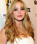 Jennifer_Lawrence_recieving_an_award_at_the_14th_Annual_Hollywood_Awards_Gala_11.jpg