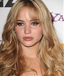 Jennifer_Lawrence_recieving_an_award_at_the_14th_Annual_Hollywood_Awards_Gala_12.jpg