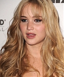 Jennifer_Lawrence_recieving_an_award_at_the_14th_Annual_Hollywood_Awards_Gala_16.jpg
