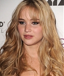 Jennifer_Lawrence_recieving_an_award_at_the_14th_Annual_Hollywood_Awards_Gala_17.jpg
