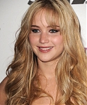 Jennifer_Lawrence_recieving_an_award_at_the_14th_Annual_Hollywood_Awards_Gala_18.jpg