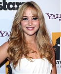 Jennifer_Lawrence_recieving_an_award_at_the_14th_Annual_Hollywood_Awards_Gala_38.jpg