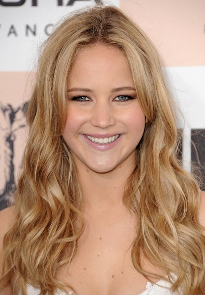 Jennifer_Lawrence_looking_beautiful_in_a_white_dress_at_the_Film_Independent_Spirit_Awards_023.jpg