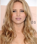 Jennifer_Lawrence_looking_beautiful_in_a_white_dress_at_the_Film_Independent_Spirit_Awards_024.jpg