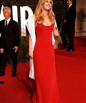 Jennifer_Lawrence_attending_the_2011_Vanity_Fair_Oscar_Party_in_a_smoking_hot_red_dress_03.jpg
