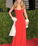 Jennifer_Lawrence_attending_the_2011_Vanity_Fair_Oscar_Party_in_a_smoking_hot_red_dress_08.jpg