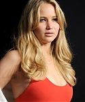 Jennifer_Lawrence_attending_the_2011_Vanity_Fair_Oscar_Party_in_a_smoking_hot_red_dress_10.jpg