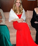 Jennifer_Lawrence_attending_the_2011_Vanity_Fair_Oscar_Party_in_a_smoking_hot_red_dress_21.jpg