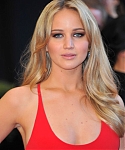 Jennifer_Lawrence_attending_the_2011_Academy_Awards_in_a_smoking_hot_red_dress_MQ_40.jpg
