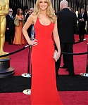 Jennifer_Lawrence_attending_the_2011_Academy_Awards_in_a_smoking_hot_red_dress_MQ_60.jpg
