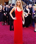 Jennifer_Lawrence_attending_the_2011_Academy_Awards_in_a_smoking_hot_red_dress_MQ_69.jpg