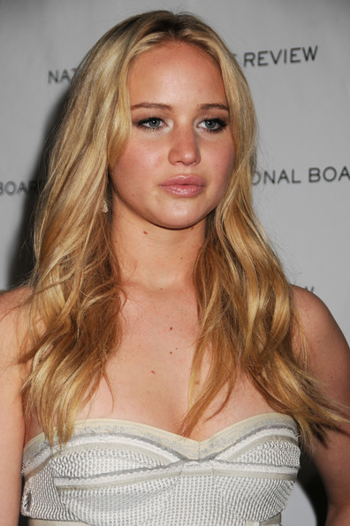 Jennifer_Lawrence_attending_the_2011_National_Board_Review_02.jpg