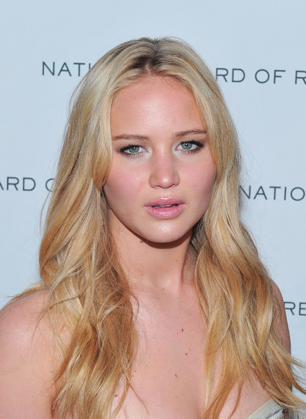 Jennifer_Lawrence_attending_the_2011_National_Board_Review_08.jpg