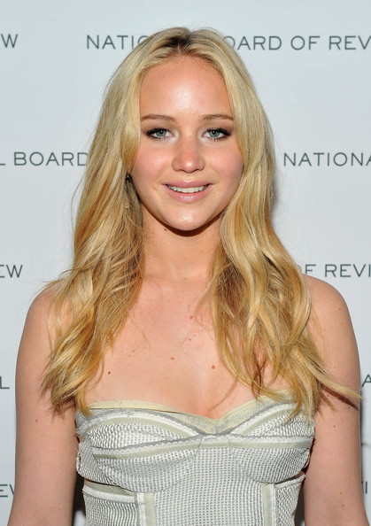 Jennifer_Lawrence_attending_the_2011_National_Board_Review_14.jpg