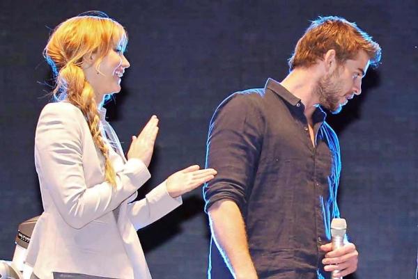 Jennifer Lawrence and Liam Hemsworth together at The Hunger Games rally at Six Flags in Mexico City!
