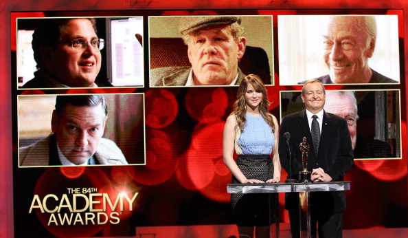 Jennifer_Lawrence_presenting_the_2011_Oscar_nominees_50.jpg