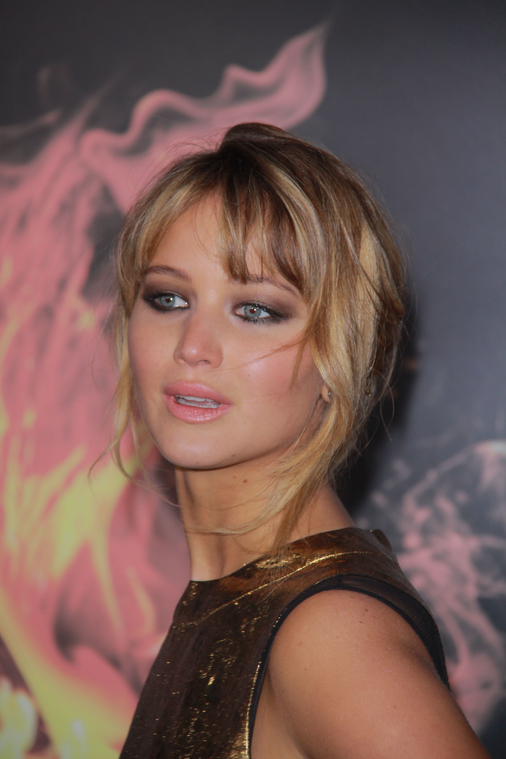 Jennifer_Lawrence_at_the_LA_premiere_of_The_Hunger_Games_begging_for_an_Oscar_in_a_gold_dress_107.jpg