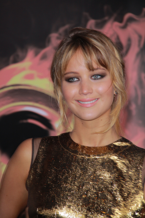 Jennifer_Lawrence_at_the_LA_premiere_of_The_Hunger_Games_begging_for_an_Oscar_in_a_gold_dress_111.jpg
