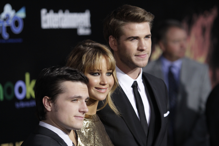 Jennifer_Lawrence_at_the_LA_premiere_of_The_Hunger_Games_begging_for_an_Oscar_in_a_gold_dress_136.jpg