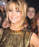 Jennifer_Lawrence_at_the_LA_premiere_of_The_Hunger_Games_begging_for_an_Oscar_in_a_gold_dress_019.jpg