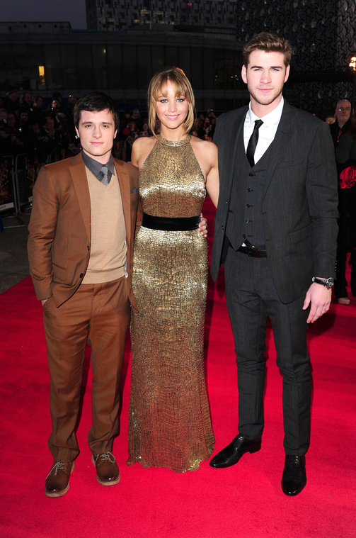 Beautiful_Jennifer_Lawrence_in_a_Golden_dress_at_the_London_premiere_of_The_Hunger_Games_056.jpg