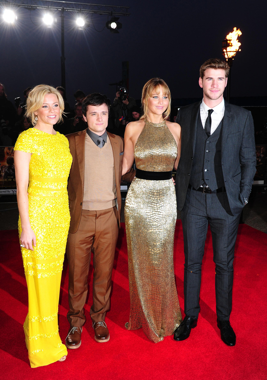 Jennifer_Lawrence_at_the_London_premiere_of_The_Hunger_Games_begging_for_an_Oscar_in_a_gold_dress_023.jpg