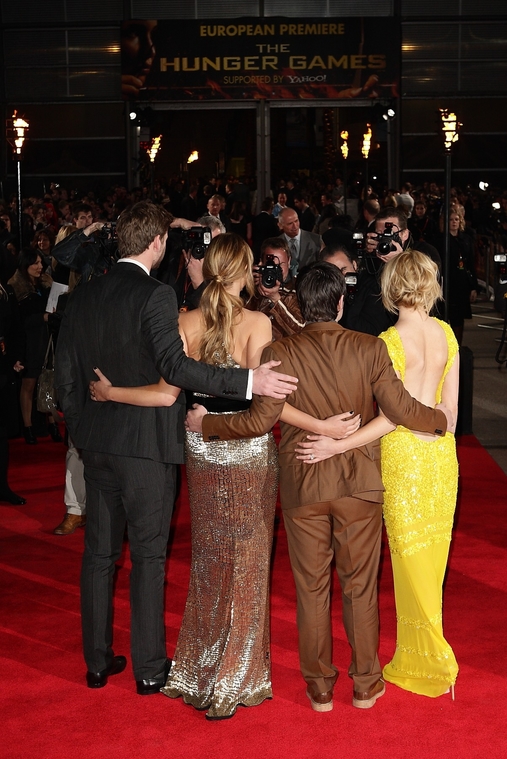 Jennifer_Lawrence_at_the_London_premiere_of_The_Hunger_Games_begging_for_an_Oscar_in_a_gold_dress_033.JPG