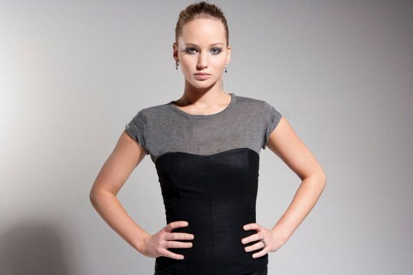 Jennifer_Lawrence_photoshoot_pics_in_a_sexy_black_dress_02.jpg