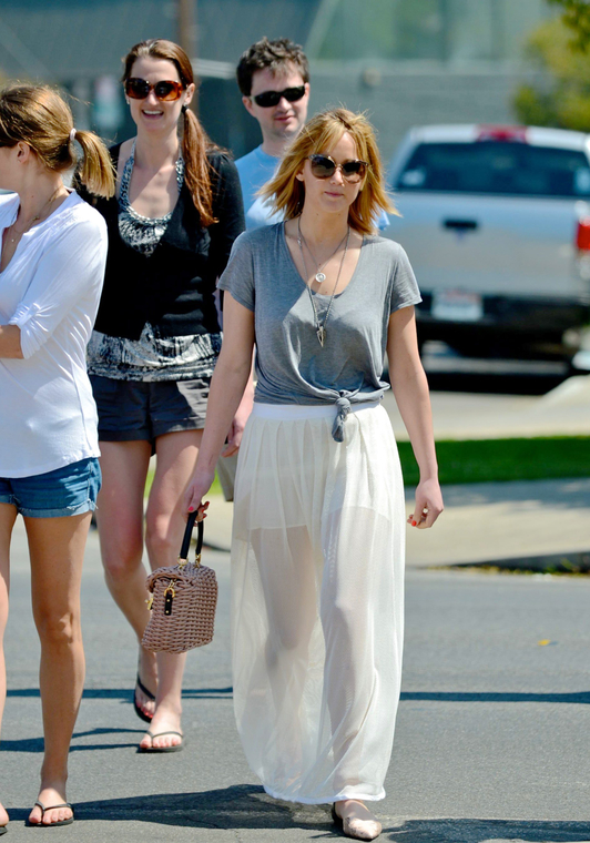 jlaw_candid_21april2013_003.jpg