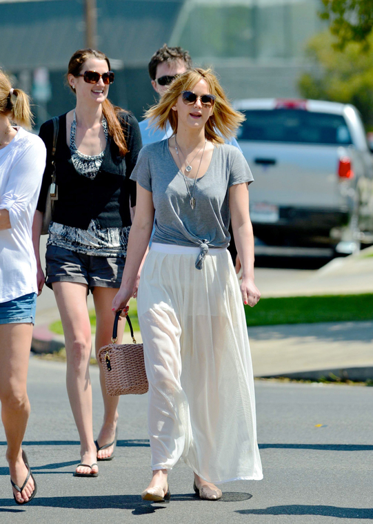 jlaw_candid_21april2013_004.jpg