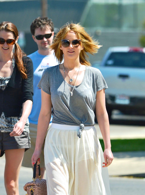 jlaw_candid_21april2013_009.jpg