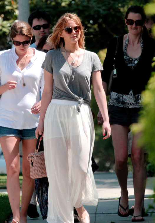 jlaw_candid_21april2013_010.jpg