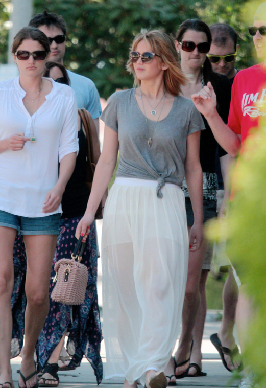 jlaw_candid_21april2013_012.jpg