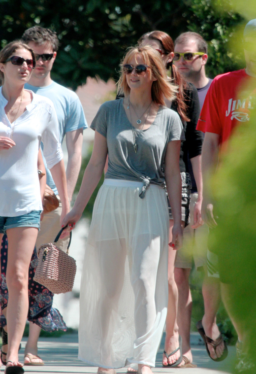jlaw_candid_21april2013_013.jpg