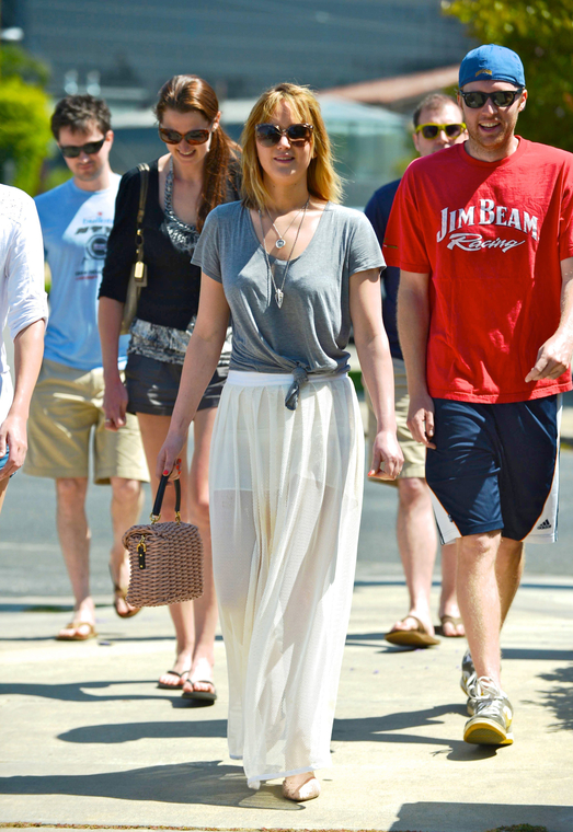 jlaw_candid_21april2013_030.jpg