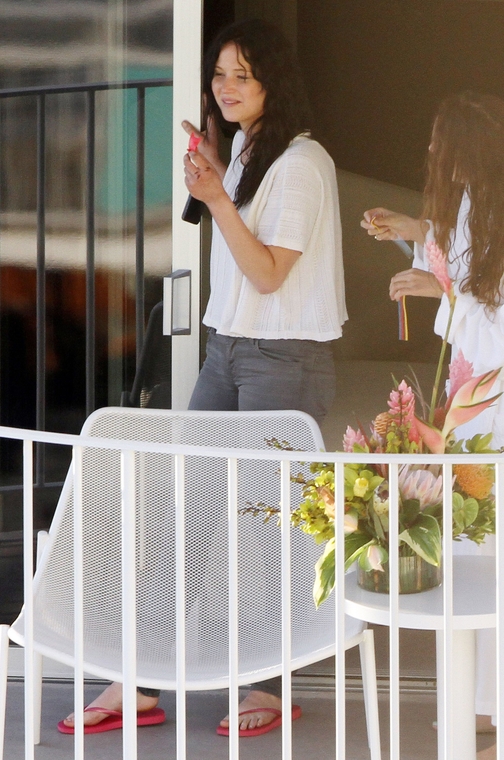 jlaw_candid_26feb2013hawaii_004.jpg