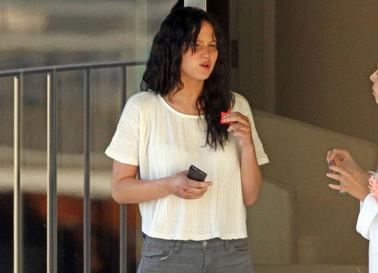 jlaw_candid_26feb2013hawaii_011.jpg