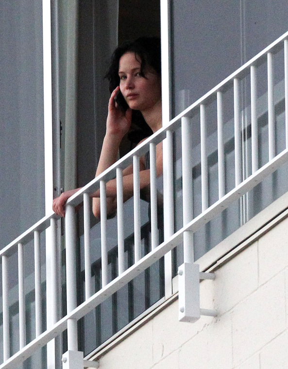 jlaw_candid_26feb2013hawaii_021.jpg